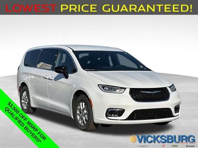 New 2026 Chrysler Pacifica Select