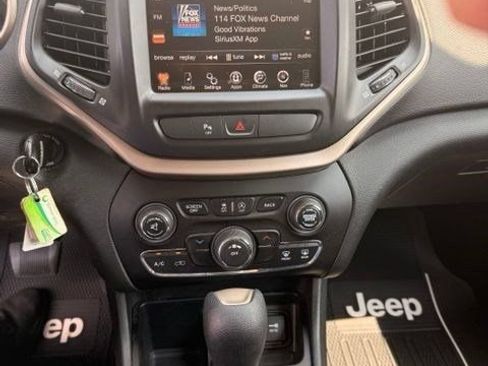 Used 2015 Jeep Cherokee Latitude FWD image 14