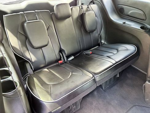 Used 2026 Chrysler Pacifica Limited FWD image 29