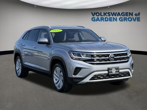 Certified 2022 Volkswagen Atlas Cross Sport SE image 2