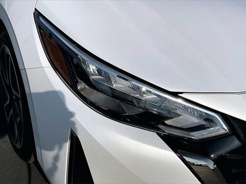 Certified 2025 Nissan Sentra SR w/ SR Premium Package image 31