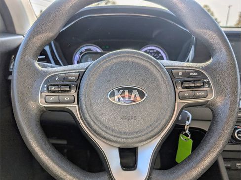 Used 2020 Kia Niro LX image 18