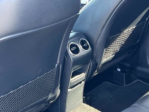 Used 2022 Mercedes-Benz GLB 250 4MATIC image 23