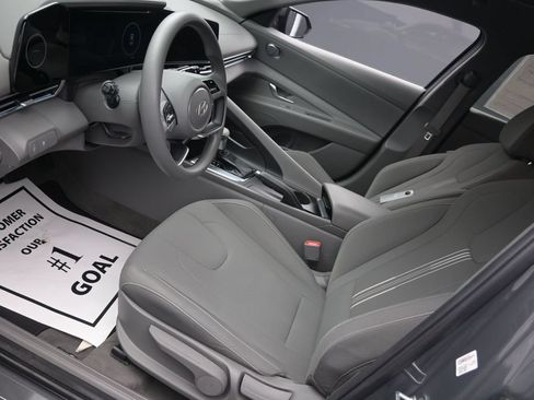 Used 2024 Hyundai Elantra SEL FWD image 17