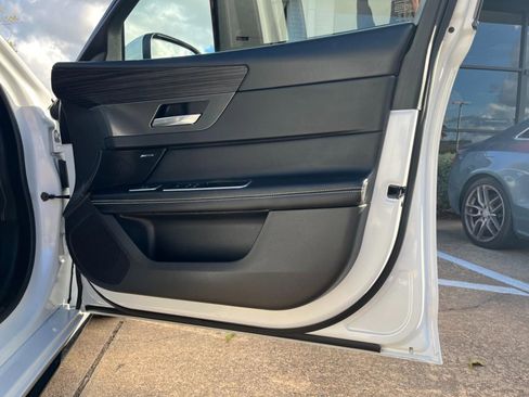 Used 2016 Jaguar XF S image 35