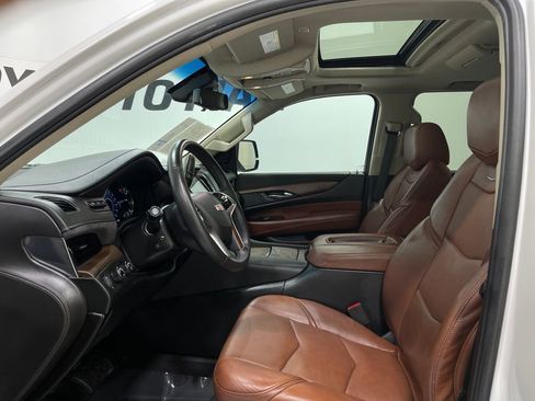 Used 2018 Cadillac Escalade Premium Luxury image 15
