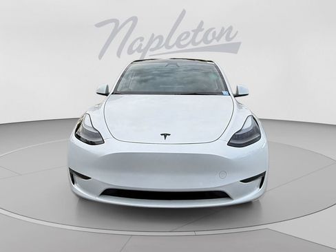 Used 2024 Tesla Model Y Long Range RWD image 9