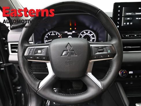 Used 2025 Mitsubishi Outlander SE AWD/4WD image 10