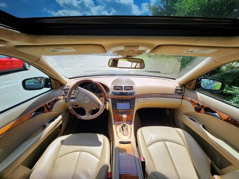 Used 2009 Mercedes-Benz E 350 4MATIC Sedan image 19
