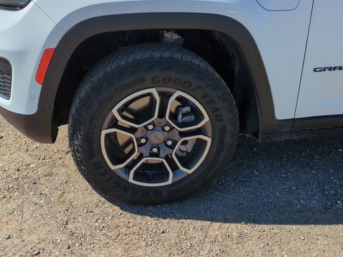 Used 2023 Jeep Grand Cherokee Trailhawk w/ Advanced Protech Group II image 11