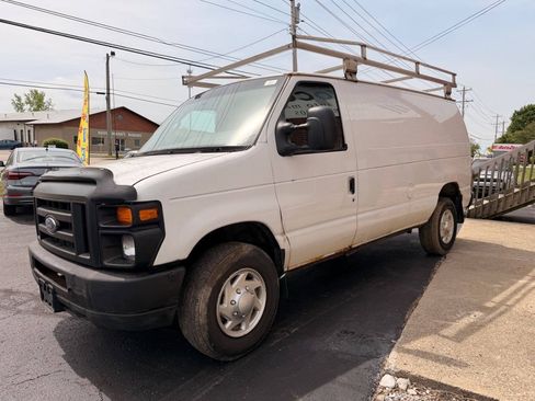 Used 2011 Ford E-150 and Econoline 150 w/ Commercial Cargo Van Pkg RWD image 4
