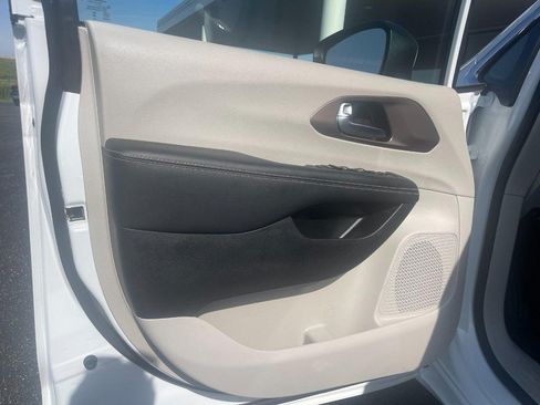 Used 2023 Chrysler Voyager LX FWD image 19