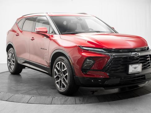 Used 2025 Chevrolet Blazer RS w/ Driver Confidence II Package AWD/4WD image 9