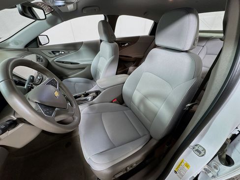 Used 2017 Chevrolet Malibu LT image 12