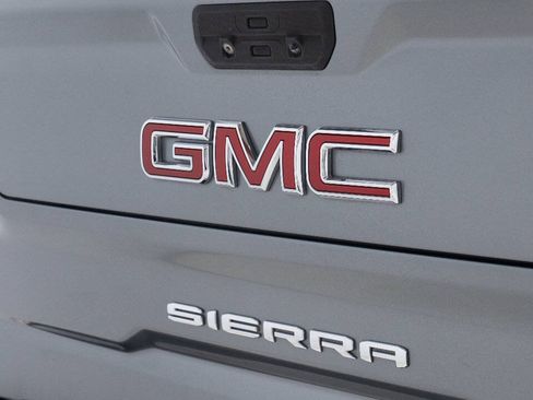 Used 2019 GMC Sierra 1500 SLT w/ SLT Premium Plus Package RWD image 16