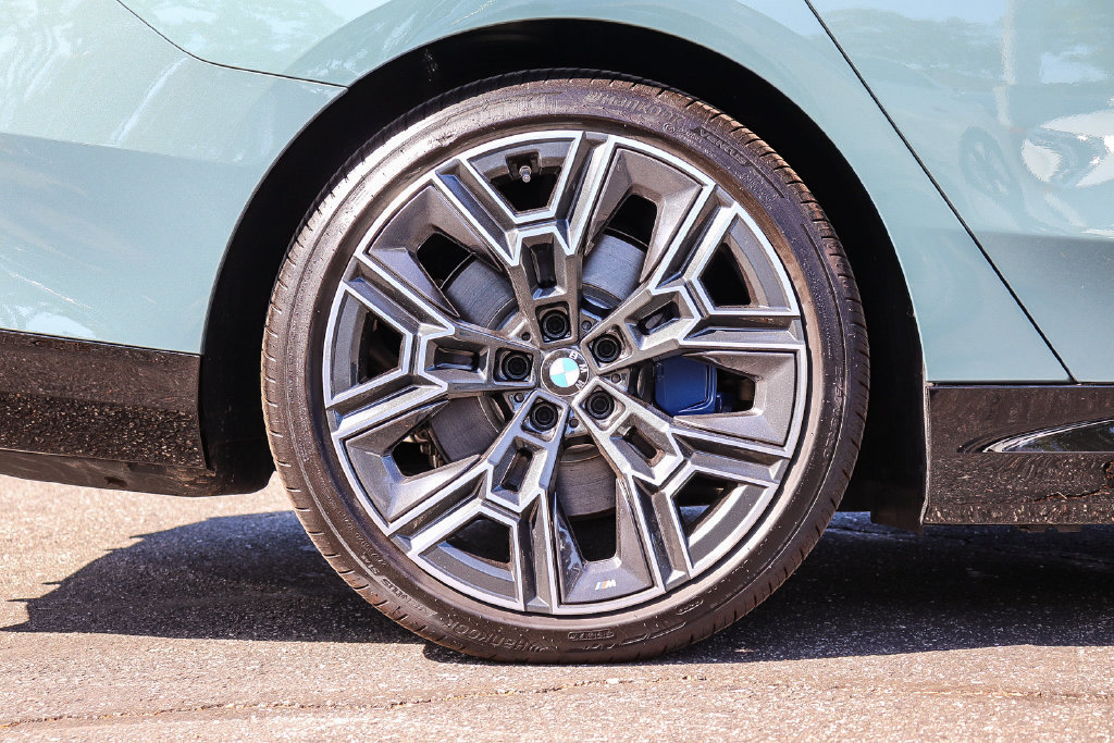 Used 2027 BMW i5 xDrive40 AWD/4WD image 8