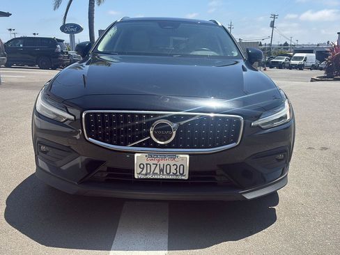 Used 2023 Volvo V60 B5 Cross Country Plus AWD/4WD image 2