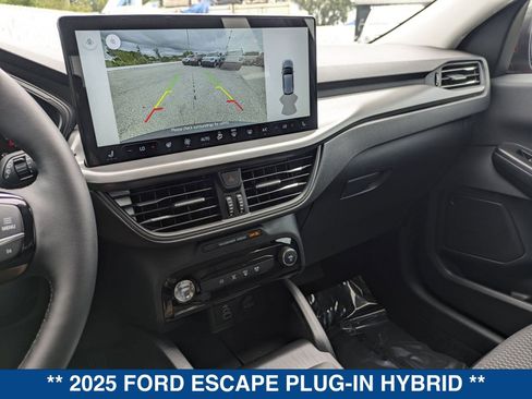 New 2025 Ford Escape SE image 32