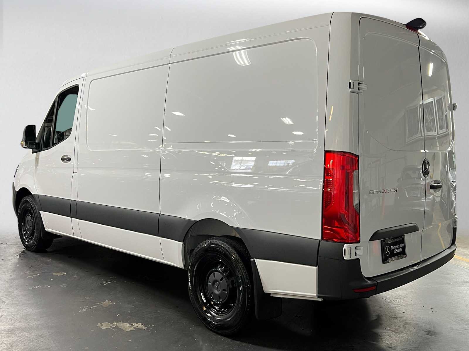 Used 2025 Mercedes-Benz Sprinter 2500 image 5
