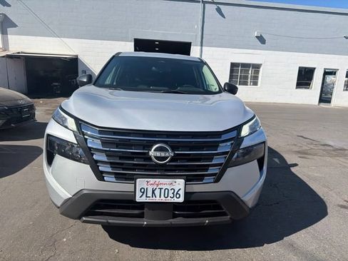 Used 2024 Nissan Rogue S FWD image 2