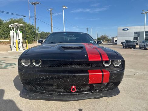 Used 2016 Dodge Challenger SRT Hellcat RWD image 8