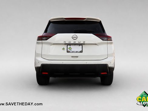 Used 2024 Nissan Rogue S FWD image 7