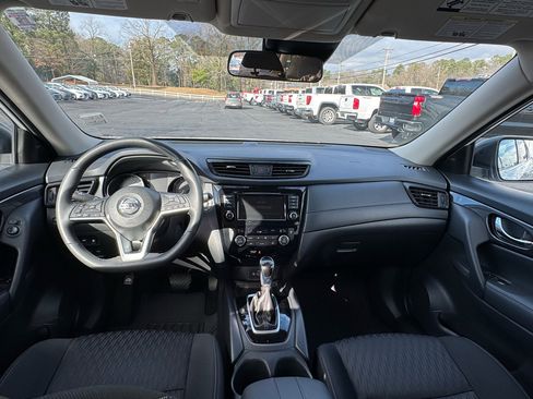 Used 2019 Nissan Rogue SV image 18