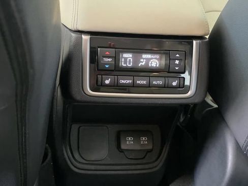 Used 2022 Subaru Ascent Limited AWD/4WD image 11