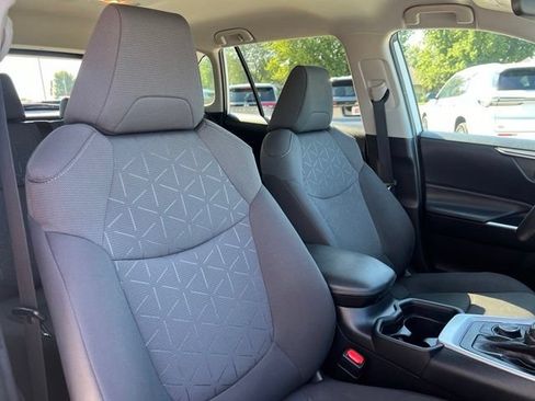 Used 2021 Toyota RAV4 XLE AWD/4WD image 16