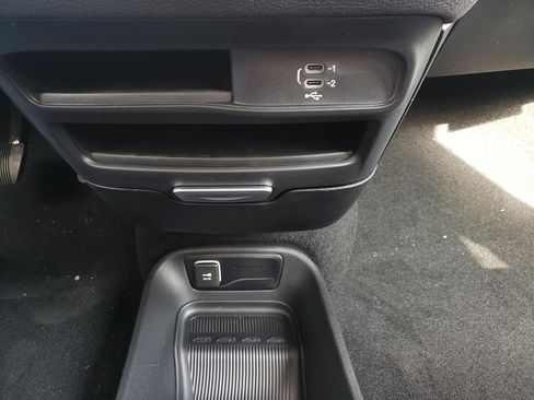 New 2026 Chrysler Pacifica Select AWD/4WD image 17