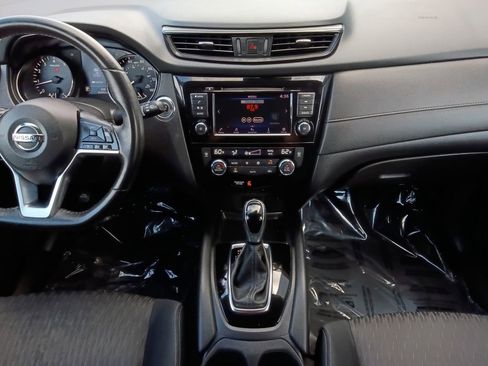 Used 2019 Nissan Rogue SV FWD image 3
