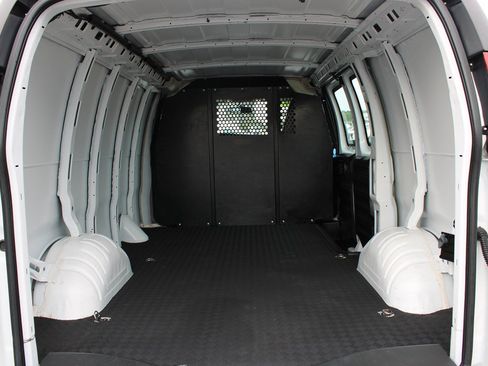 Used 2025 Chevrolet Express 2500 w/ Driver Convenience Package RWD image 16