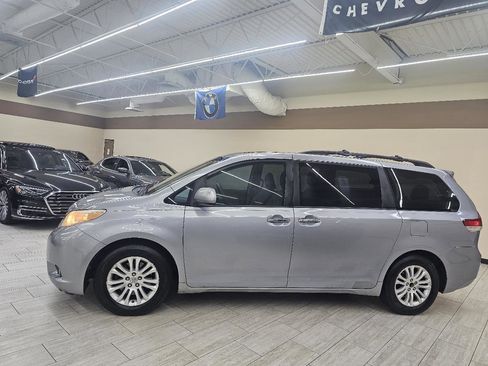 Used 2014 Toyota Sienna XLE FWD image 9