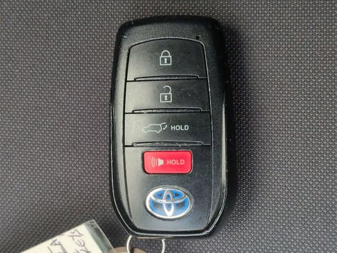 Used 2022 Toyota Venza LE image 35