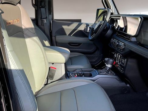 New 2025 Jeep Gladiator Mojave w/ Convenience Group image 11