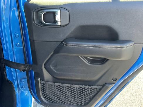 Used 2025 Jeep Wrangler Unlimited Sahara AWD/4WD image 20