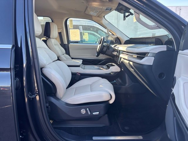 New 2027 Lincoln Navigator Premiere AWD/4WD image 23