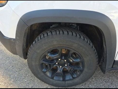 Used 2022 Jeep Cherokee Trailhawk w/ Trailer Tow Group image 15