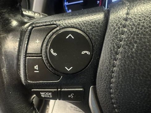 Used 2018 Toyota RAV4 XLE AWD/4WD image 17