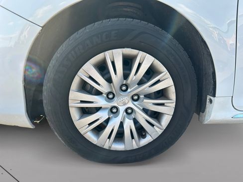 Used 2014 Toyota Camry LE image 9