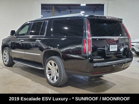 Used 2019 Cadillac Escalade ESV Luxury RWD image 12