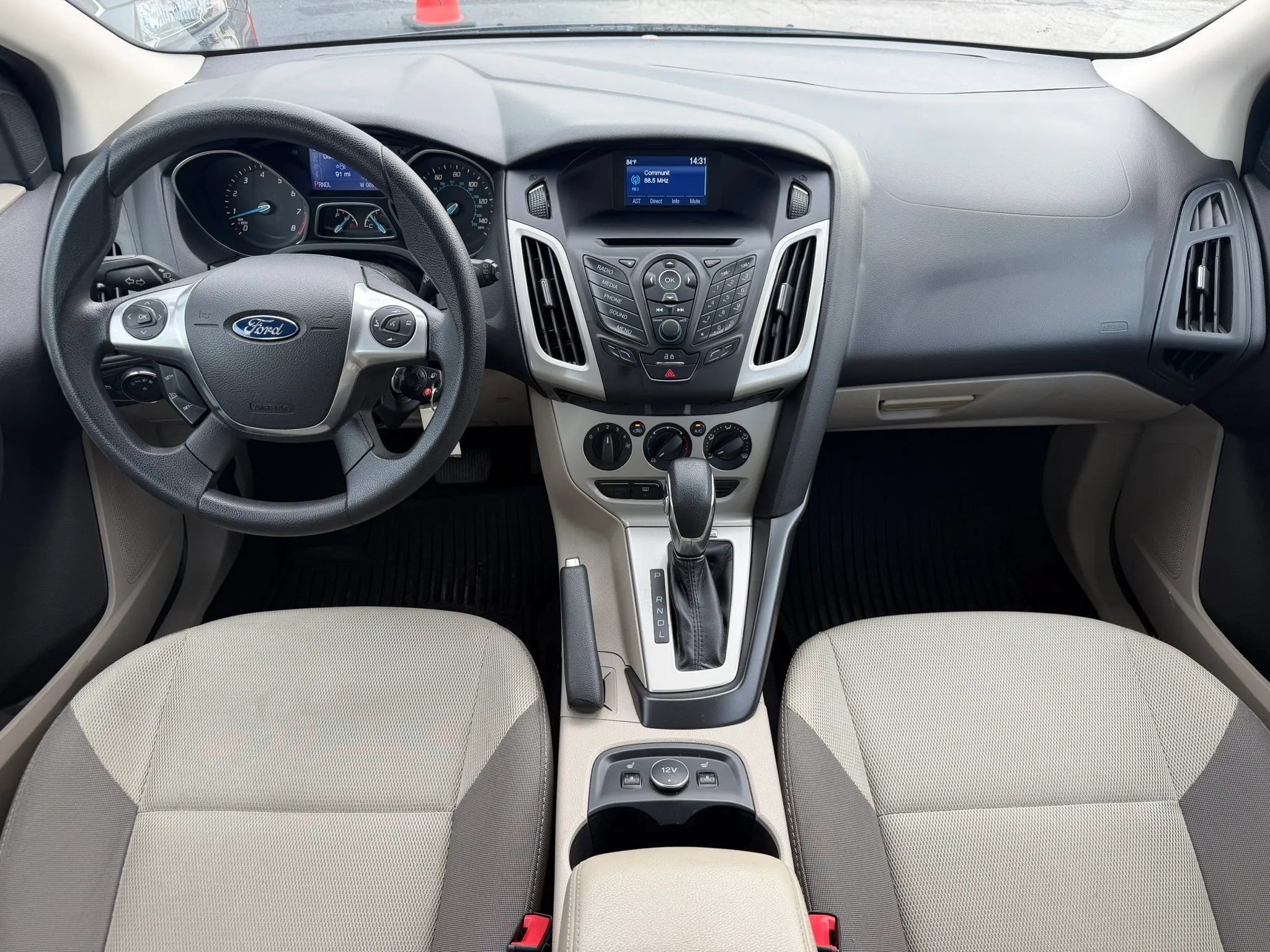 Used 2014 Ford Focus SE w/ SE Winter Package FWD image 7