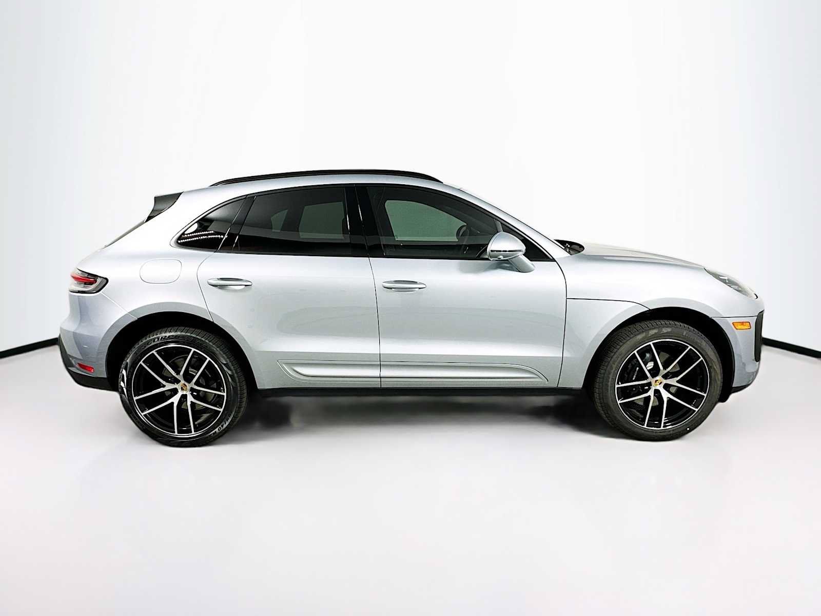Used 2026 Porsche Macan AWD/4WD image 8