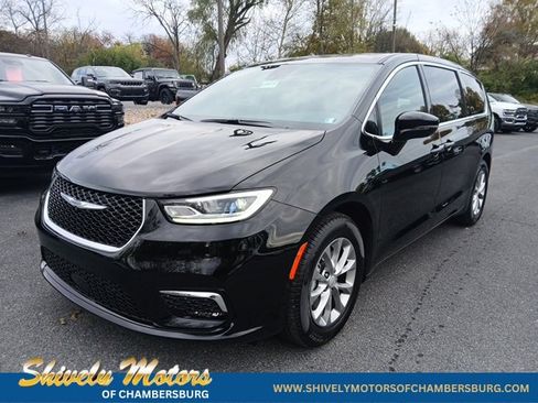 New 2026 Chrysler Pacifica Limited image 1