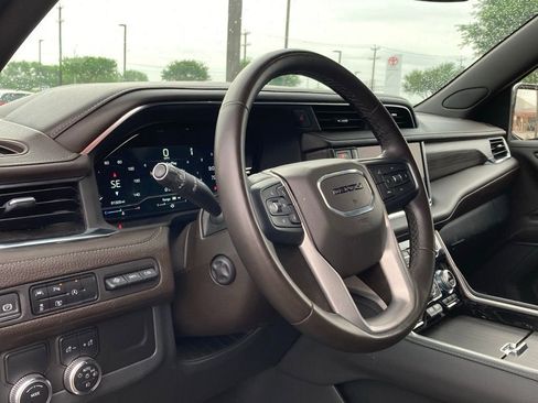 Used 2023 GMC Yukon Denali image 9