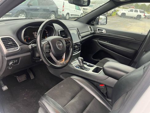 Used 2019 Jeep Grand Cherokee Altitude AWD/4WD image 10