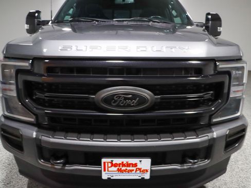 Used 2022 Ford F250 Lariat w/ Black Appearance Package image 4