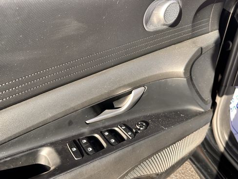 Used 2021 Hyundai Elantra SE image 5