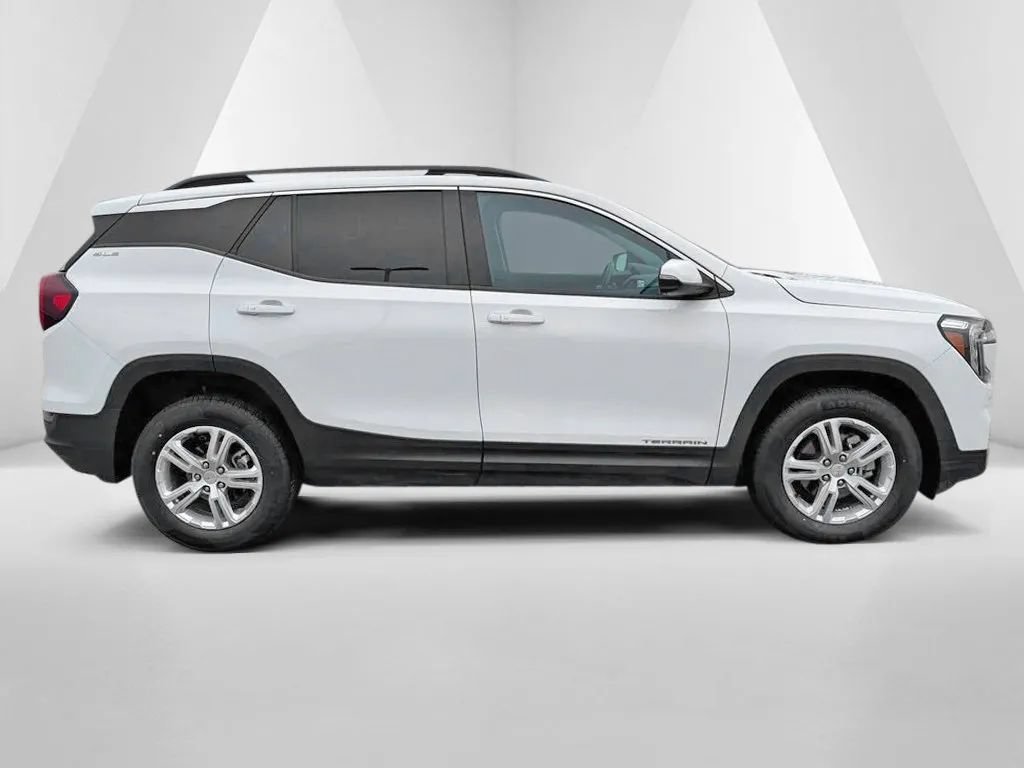 Used 2022 GMC Terrain SLE w/ Driver Convenience Package AWD/4WD image 9