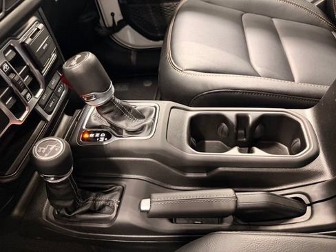 Used 2024 Jeep Wrangler Unlimited Sahara AWD/4WD image 32